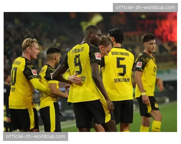 即时战报:多特蒙德vs奥格斯堡,马伦第35分钟右路精准传中助攻阿莱破门 即时战报:多特蒙德vs奥格斯堡,马伦第35分钟右路精准传中助攻阿莱破门